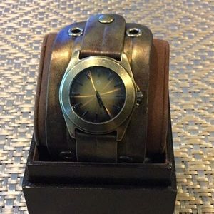 Gold rustic looking watch guess leather